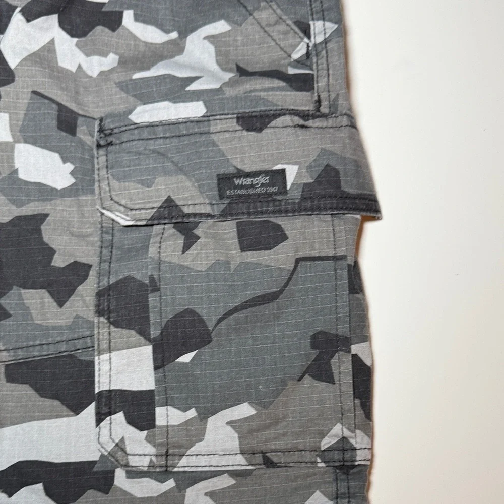 Wrangler Men's Camouflage Stretch Cargo Shorts Black Gray White Camo Relaxed Fit